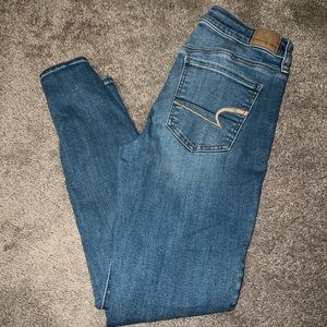 AMERICAN EAGLE SKINNY JEANS